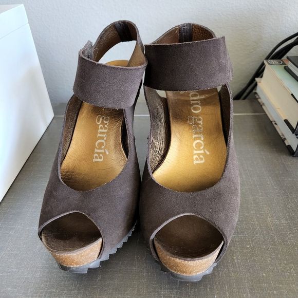 Pedro Garcia brown suede slingback heels - Picture 2 of 7